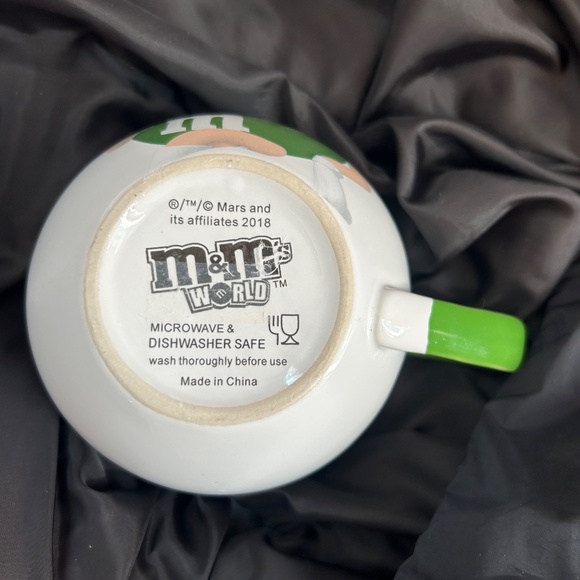 Green M& M Mug, M & M’s World, 20 oz Large Ceramic Coffee Cup, Green Handle - Picture 7 of 8
